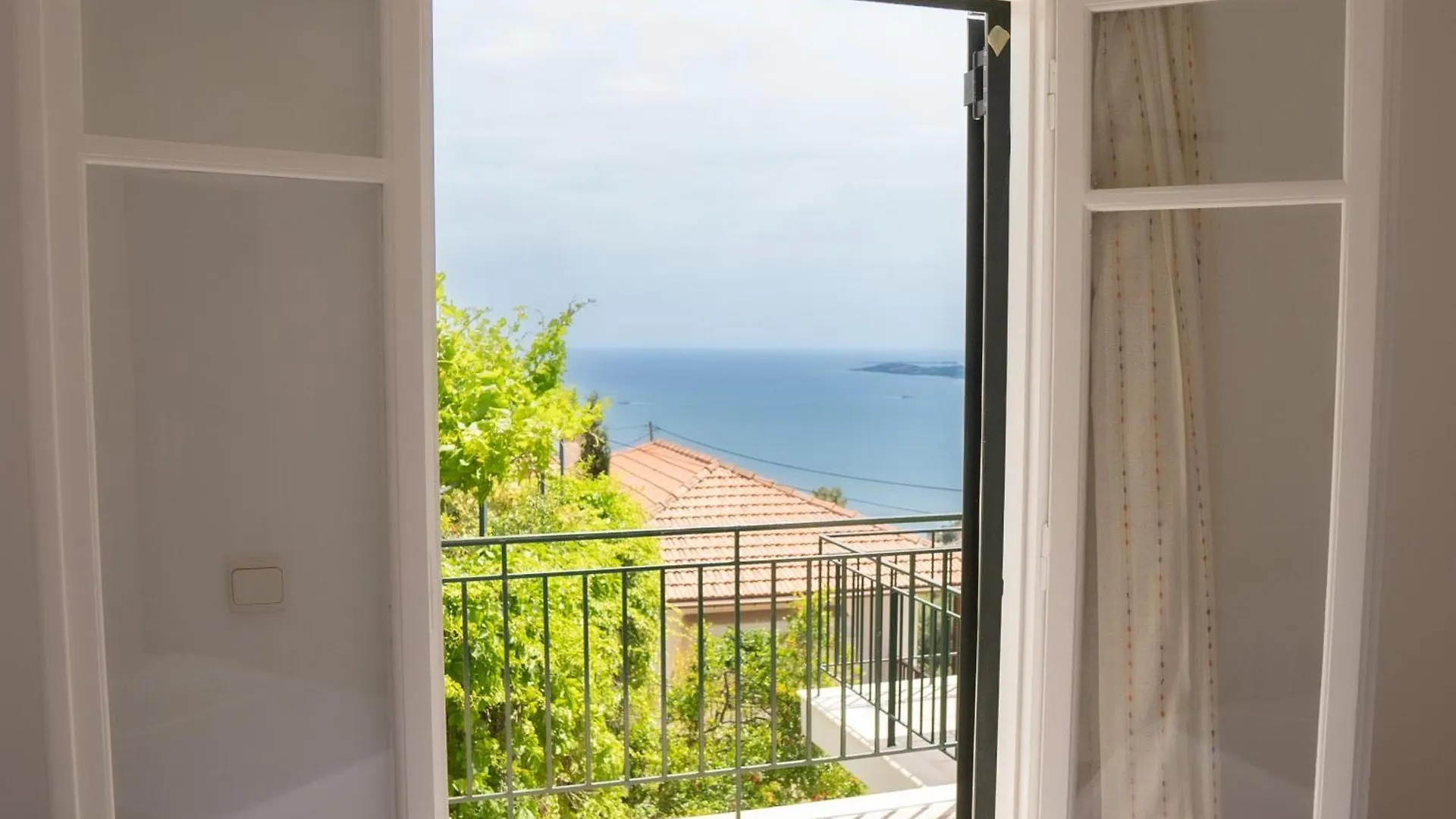 Bay View Villa Kourouklata