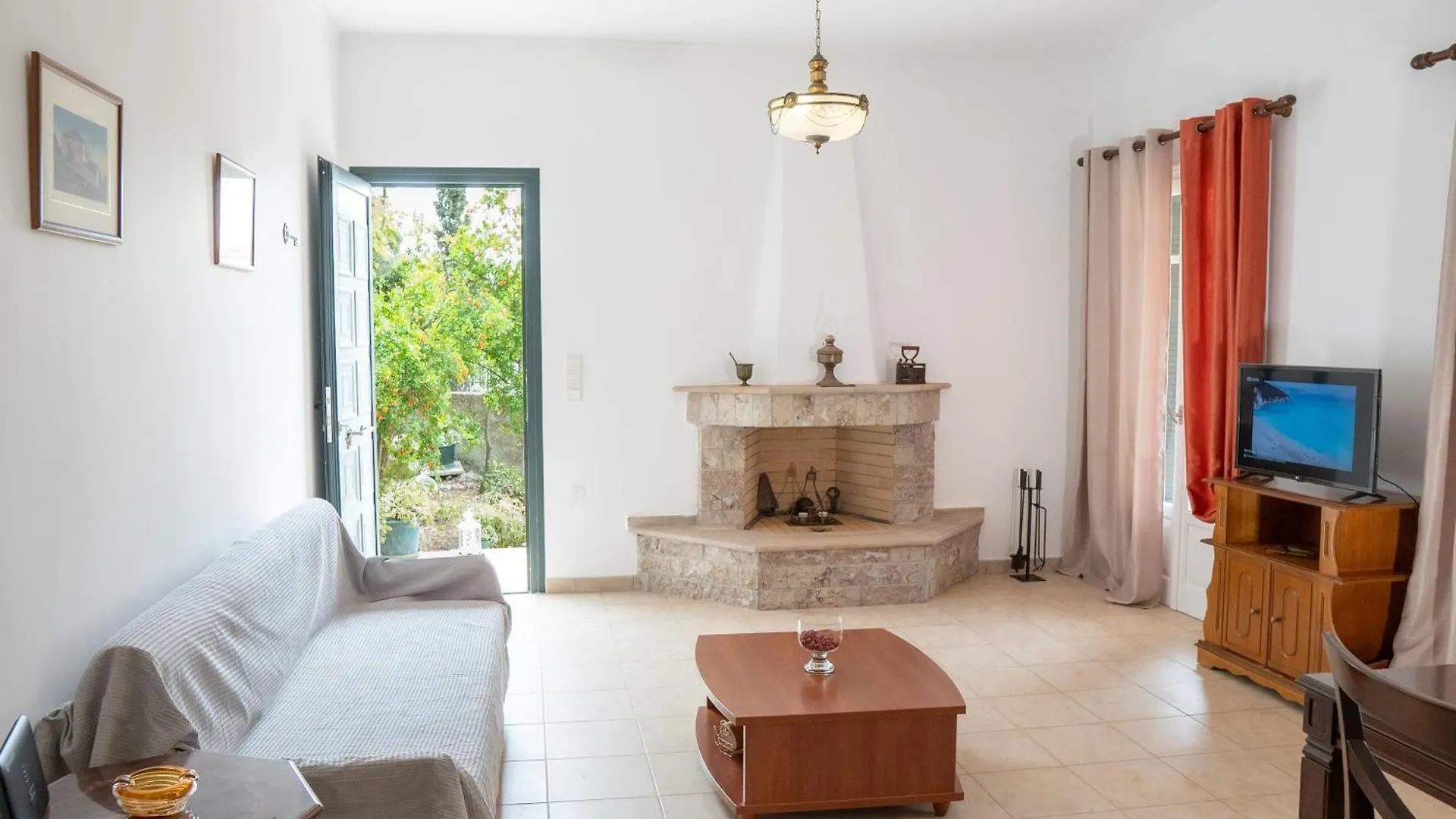 Bay View Villa Kourouklata