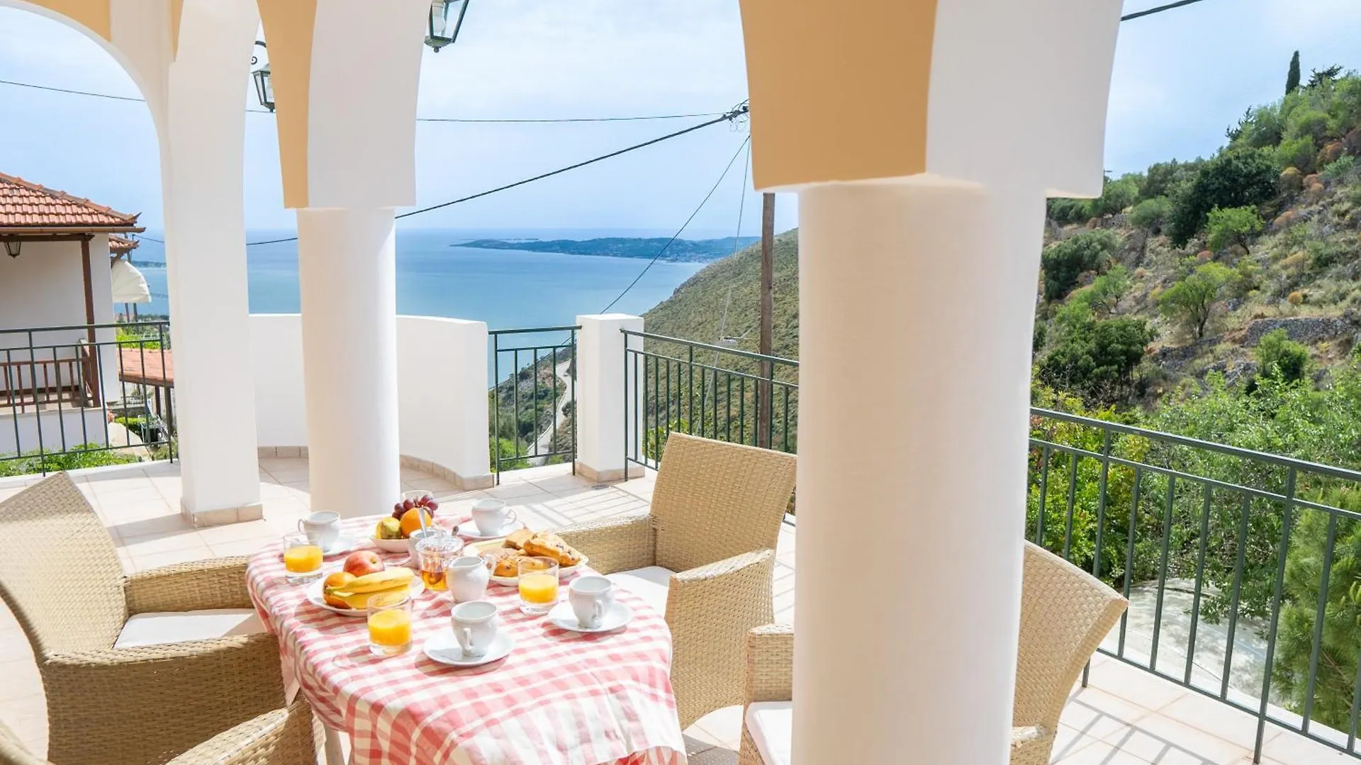 Bay View Villa Kourouklata