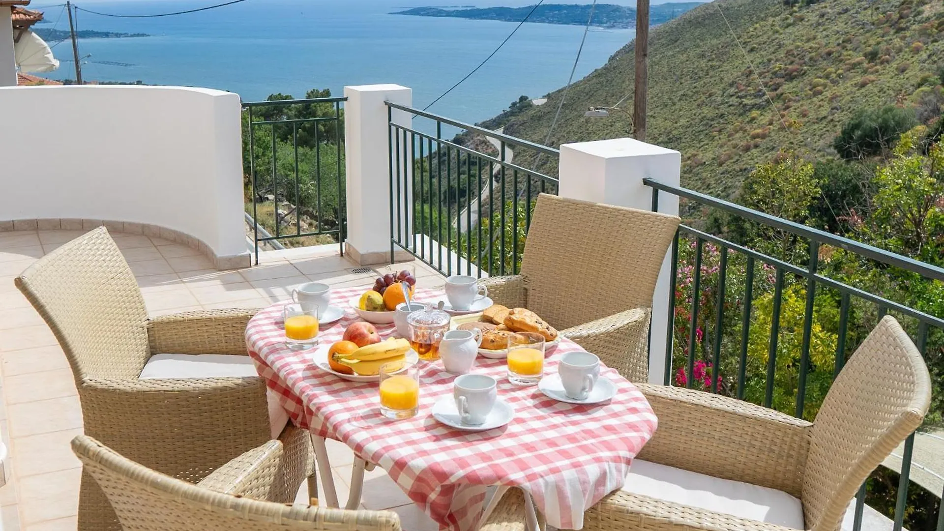 Bay View Villa Kourouklata