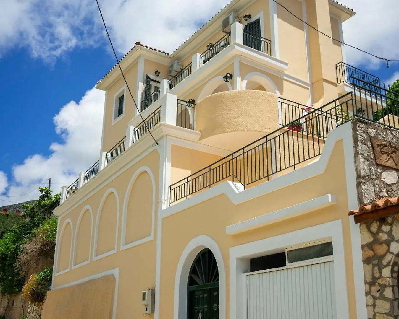 Bay View Villa Kourouklata